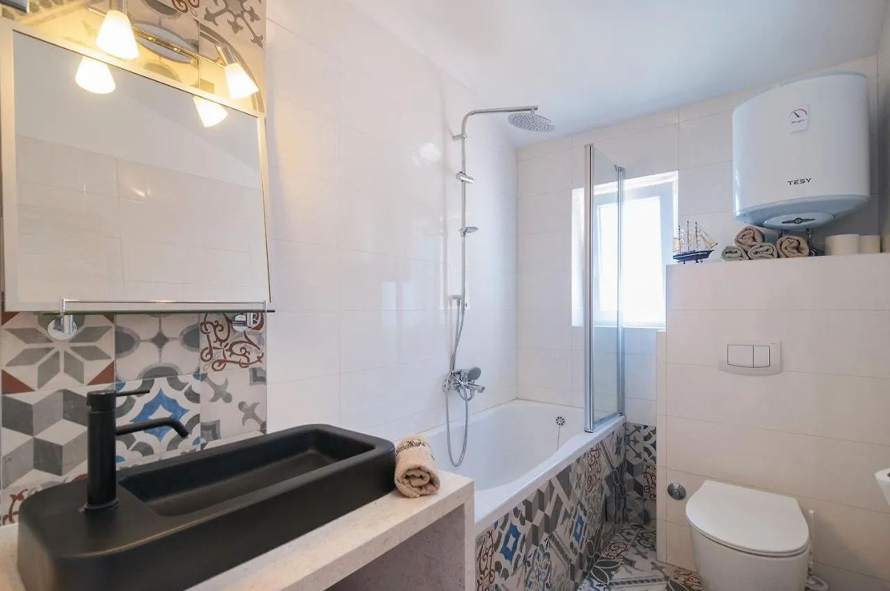 White Stone, Split Apartment