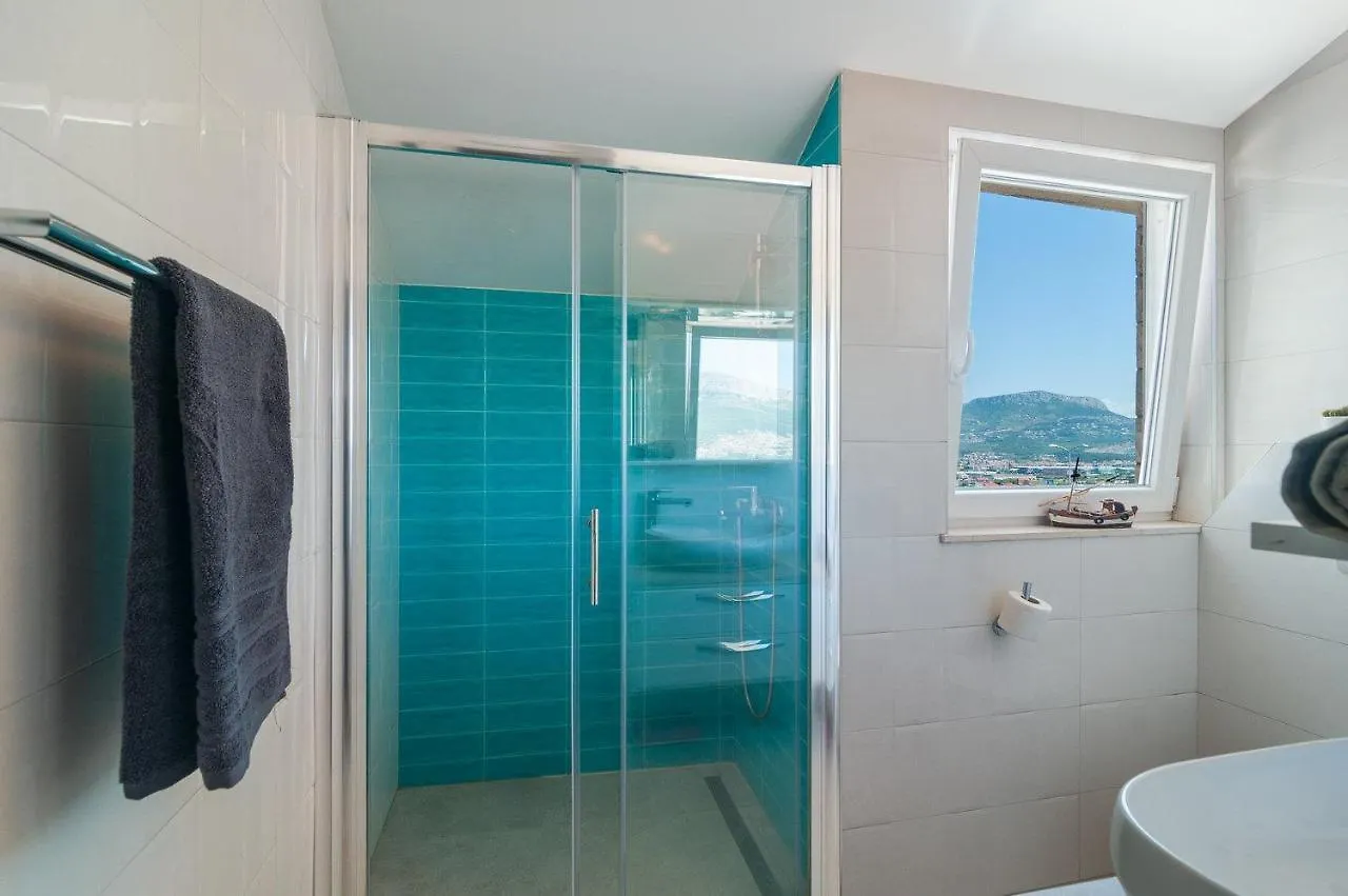 White Stone, Split Apartment
